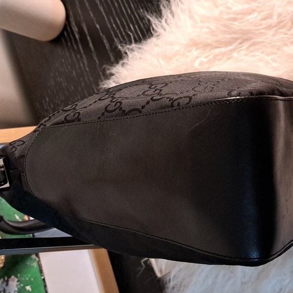 Gucci GG Canvas Shoulder Bag with COA EUC - Picture 12 of 17